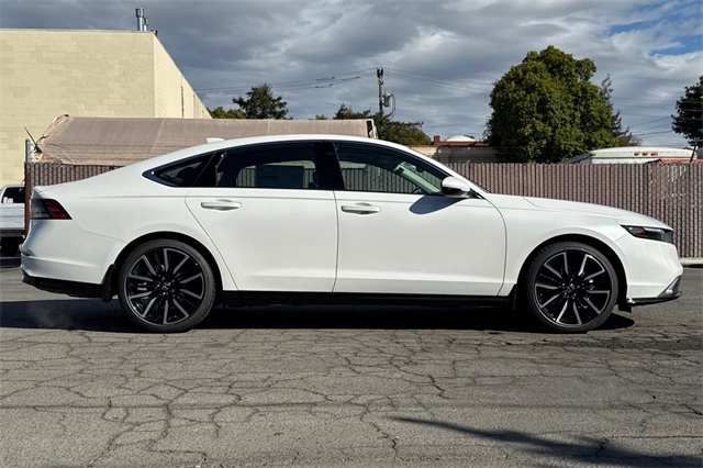 2025 Honda Accord Hybrid Touring photo 2