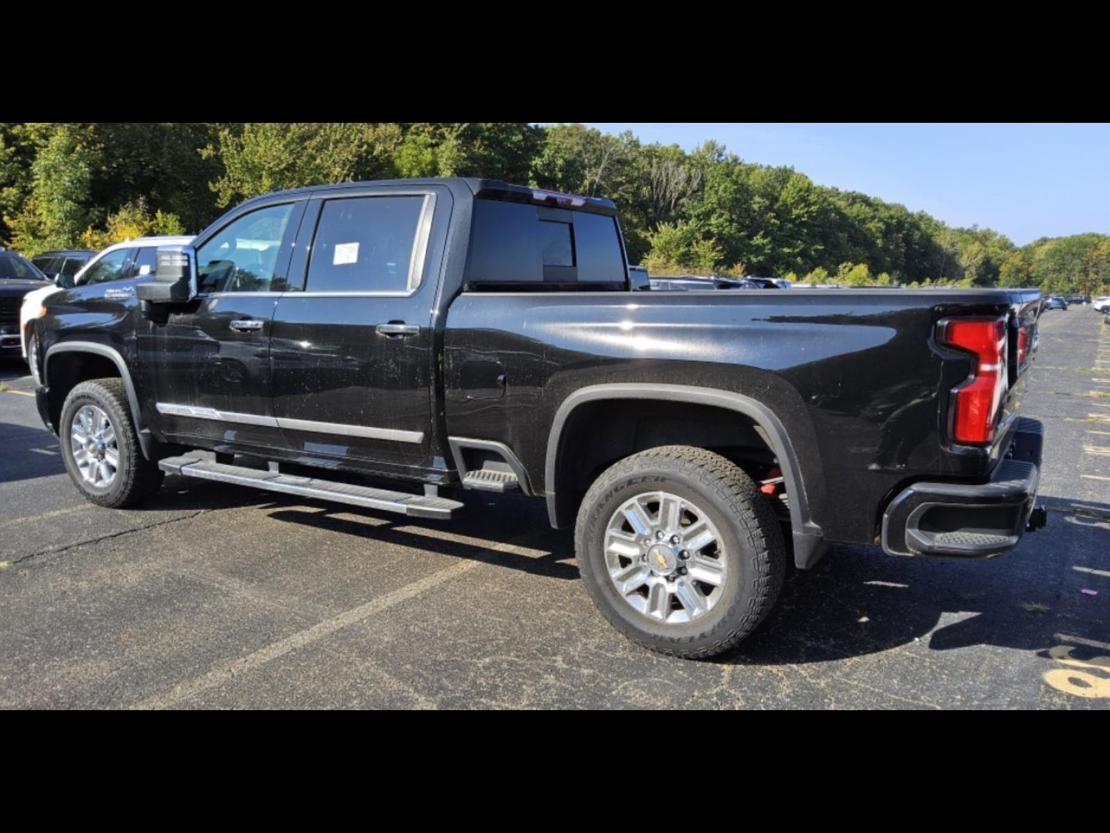 2024 Chevrolet Silverado 3500HD High Country photo 5