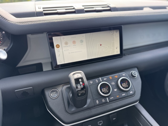 2024 Land Rover Defender 110 S photo 15