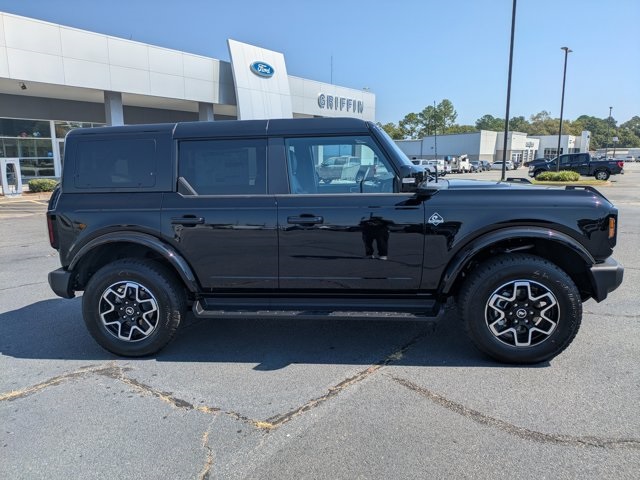 2025 Ford Bronco Outer Banks photo 2
