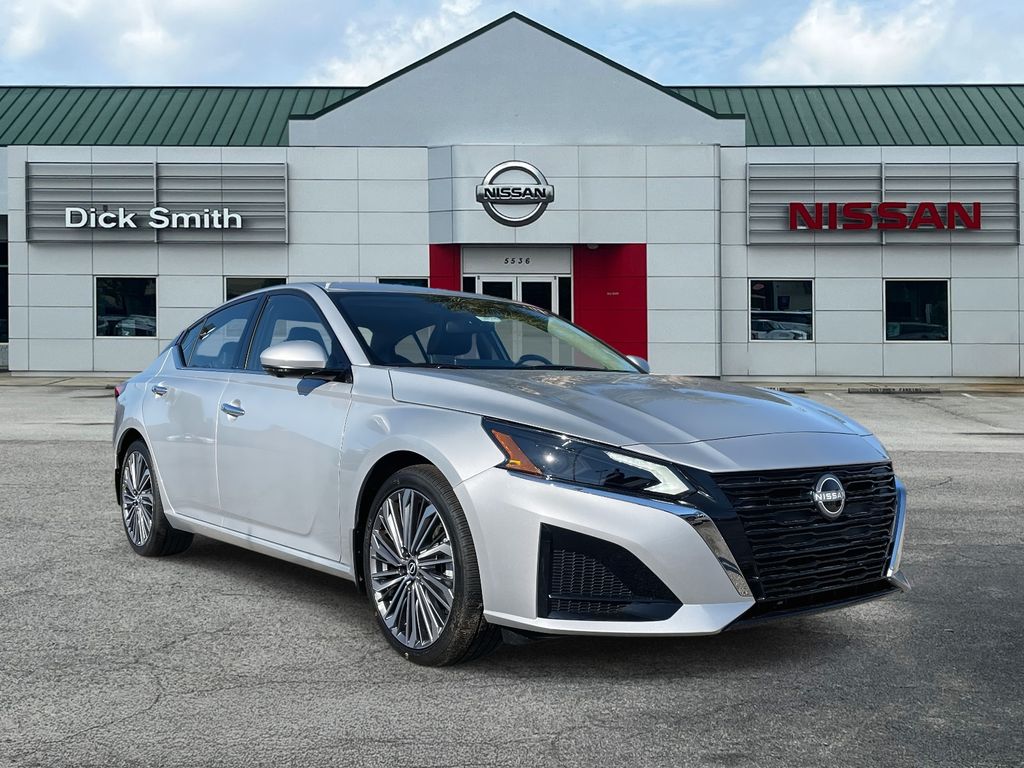 2025 Nissan Altima SL's photo