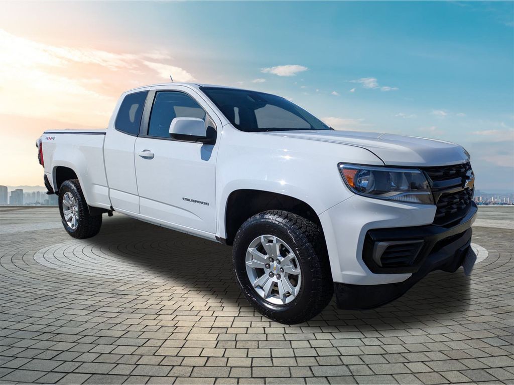 2022 Chevrolet Colorado LT photo 2