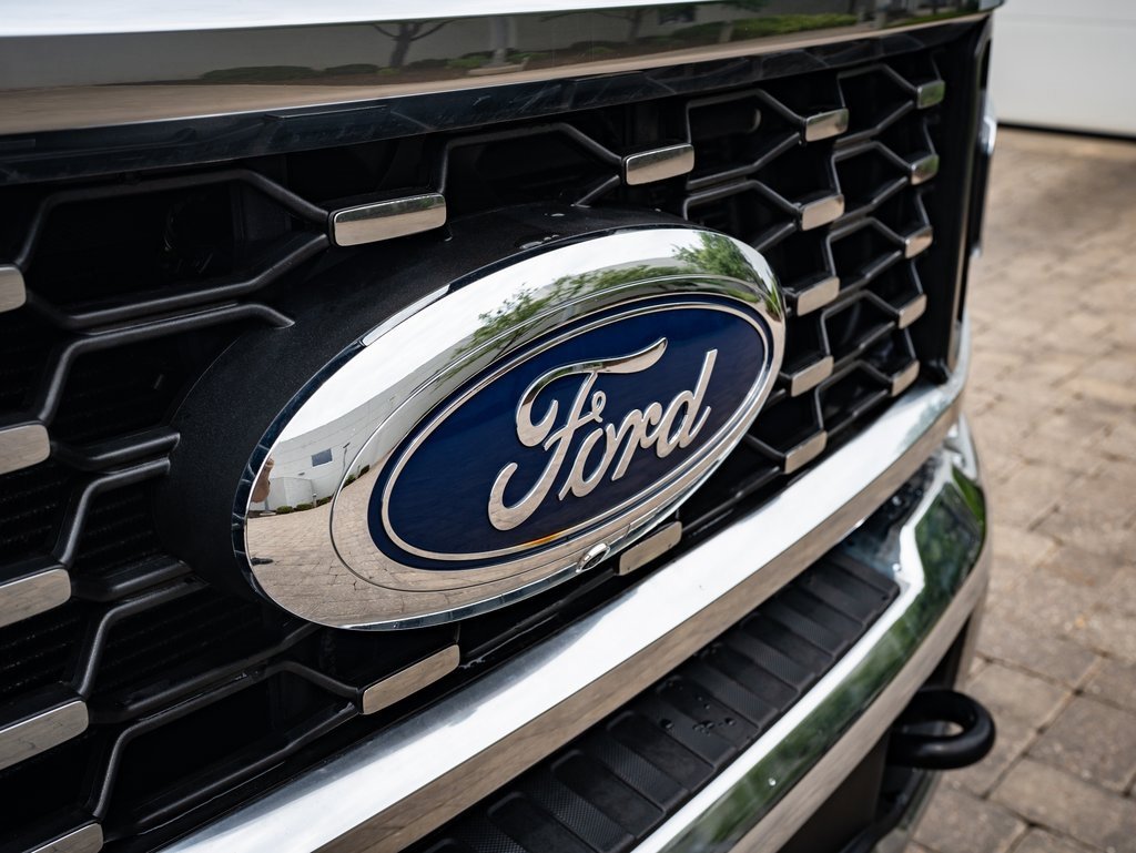 2023 Ford F-450 photo 3