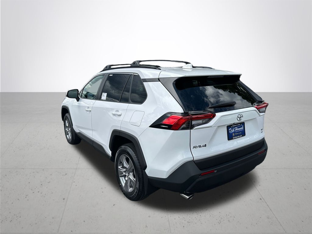 2025 Toyota RAV4 XLE photo 9