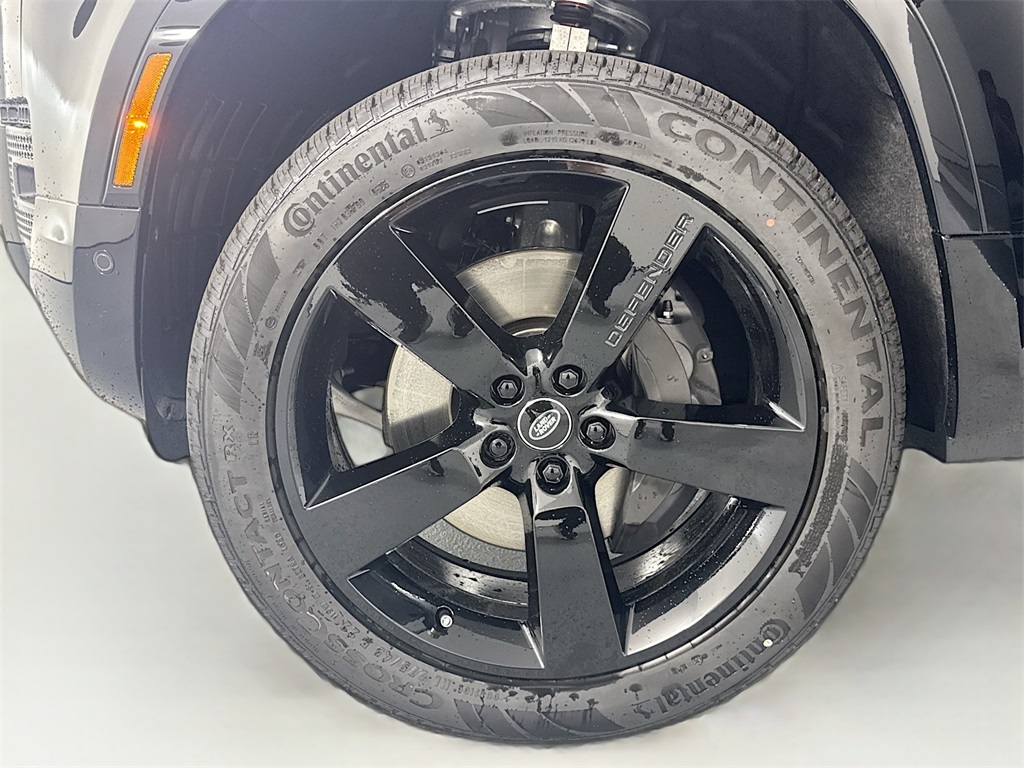 2025 Land Rover Defender 130 X-Dynamic SE photo 25