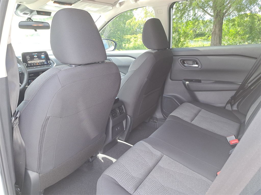 2026 Nissan Rogue SV photo 11