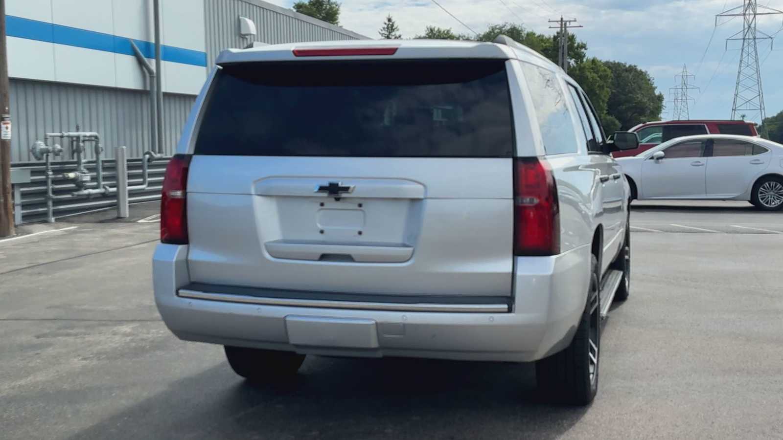 2020 Chevrolet Suburban Premier photo 3