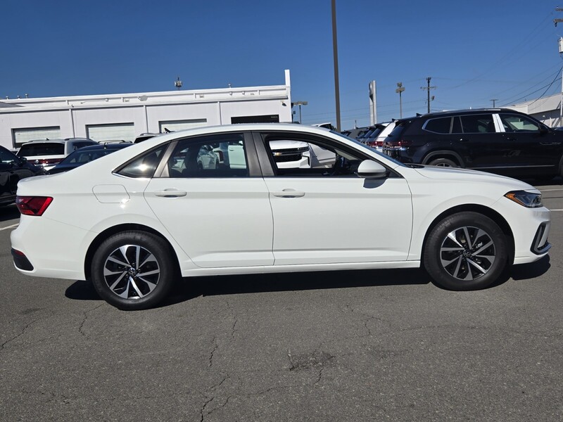 2026 Volkswagen Jetta 1.5T S photo 2