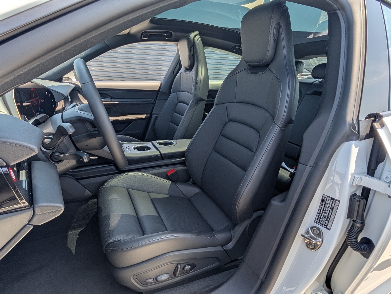 2025 Porsche Taycan 4 photo 5