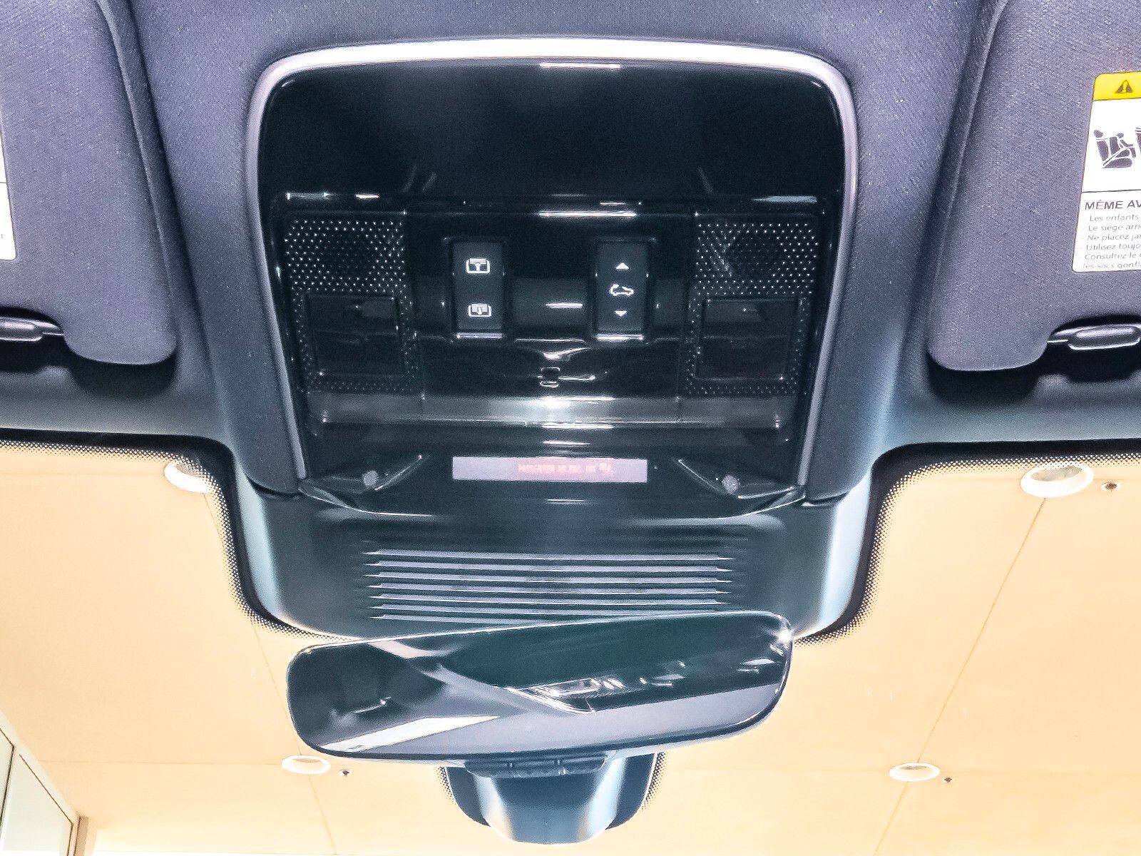 2025 Land Rover Range Rover Sport SE photo 16