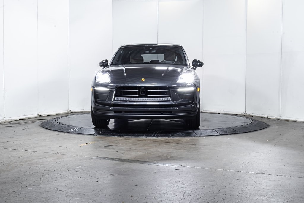 2025 Porsche Macan T photo 9