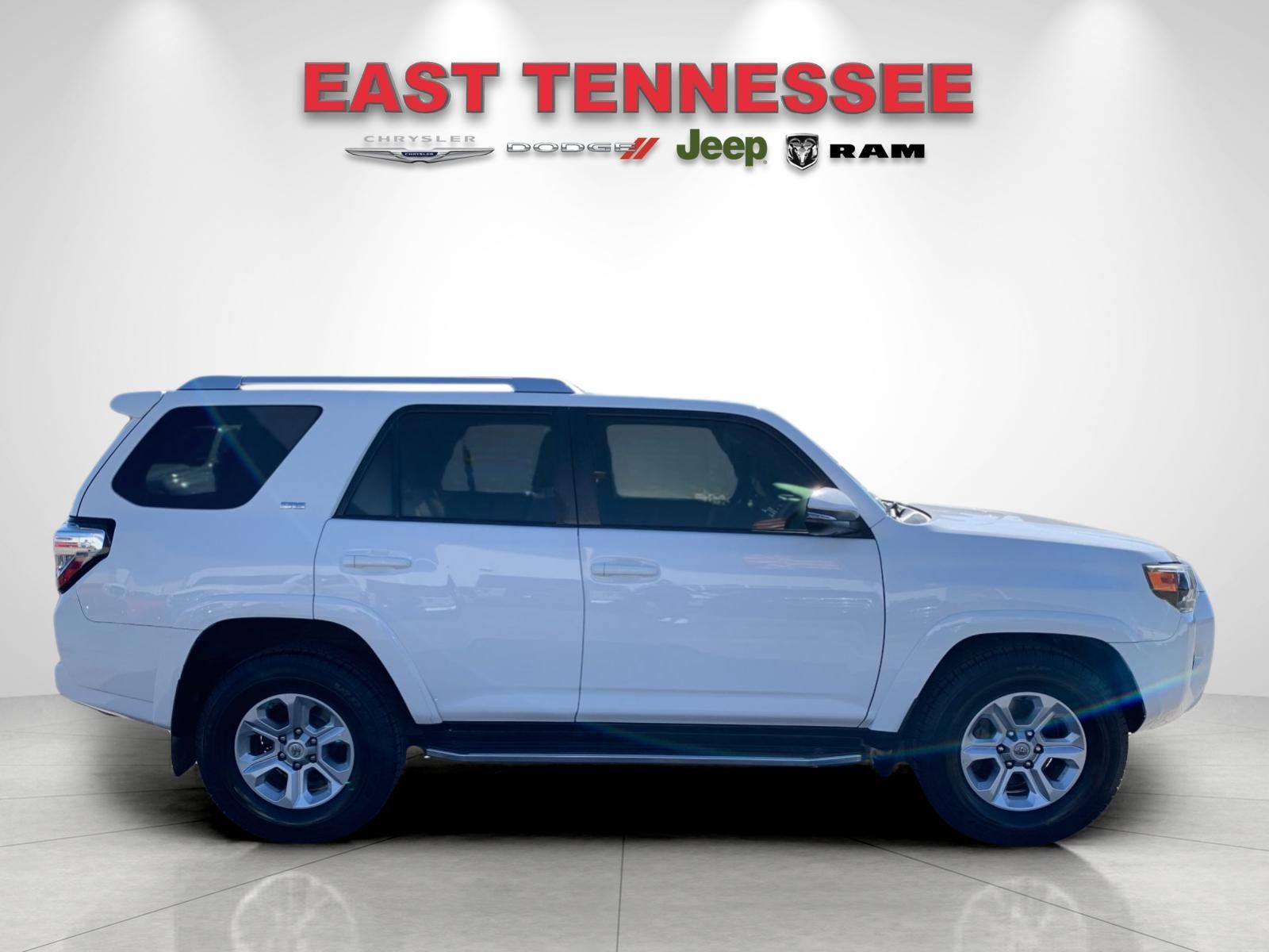 2016 Toyota 4Runner SR5 Premium photo 2