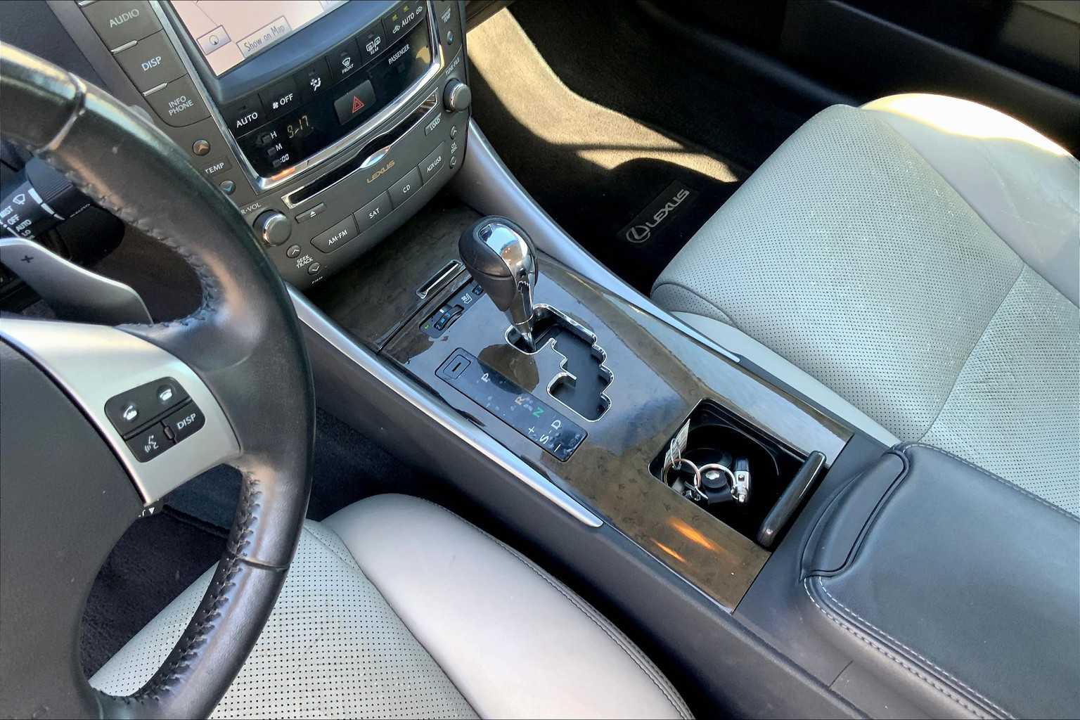 2012 Lexus IS 350C photo 15