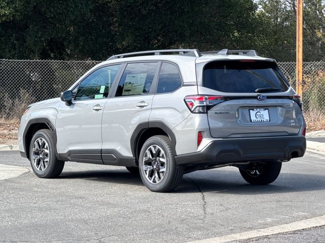 2025 Subaru Forester Premium photo 4