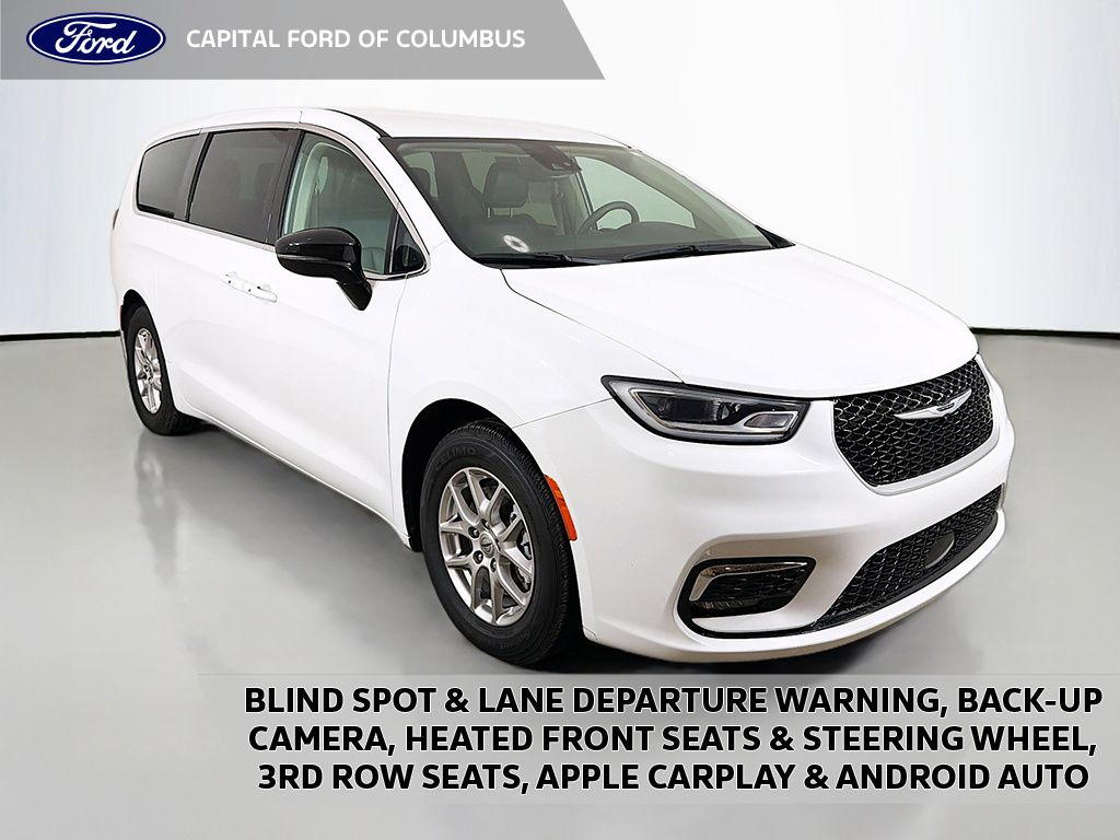 2024 Chrysler Pacifica Touring L's photo