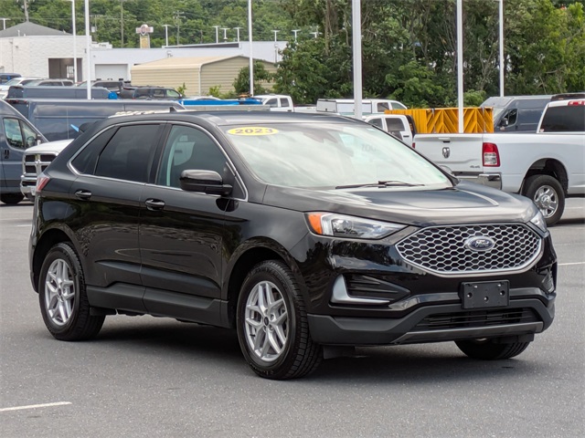 2023 Ford Edge SEL photo 3