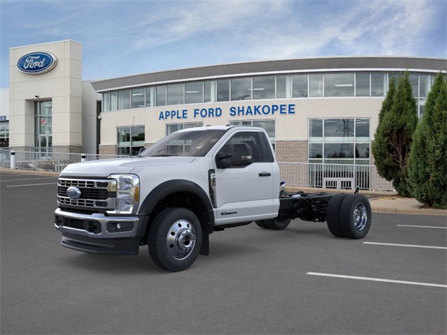 2025 Ford F-450 Super Duty Chassis Cab XLT's photo