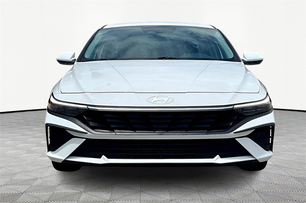 2024 Hyundai Elantra SE photo 3
