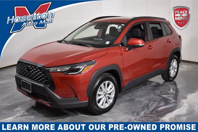 2023 Toyota Corolla Cross LE's photo