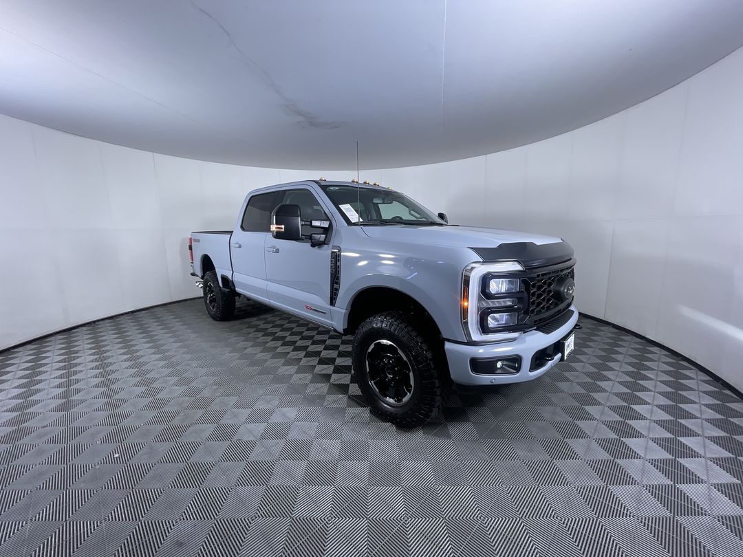 2025 Ford F-350 Lariat photo 2