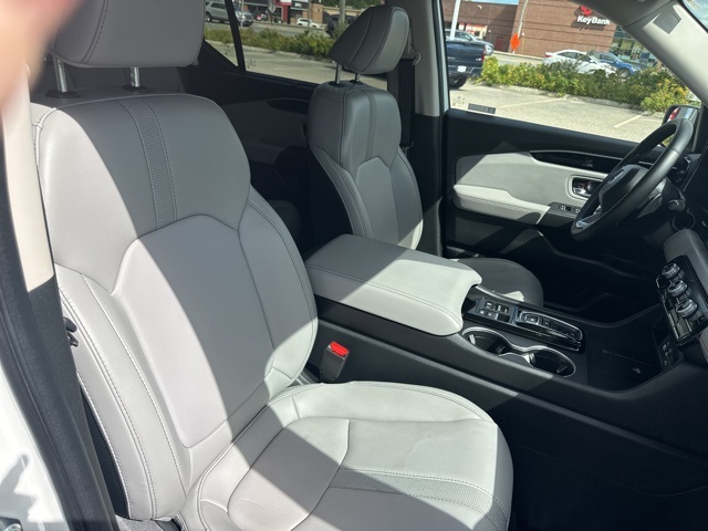 2025 Honda Pilot Touring photo 6