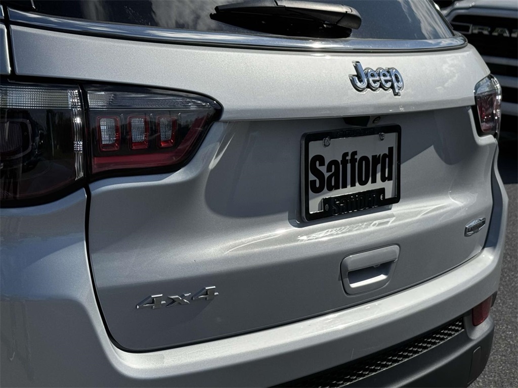 2024 Jeep Compass Latitude Lux photo 6