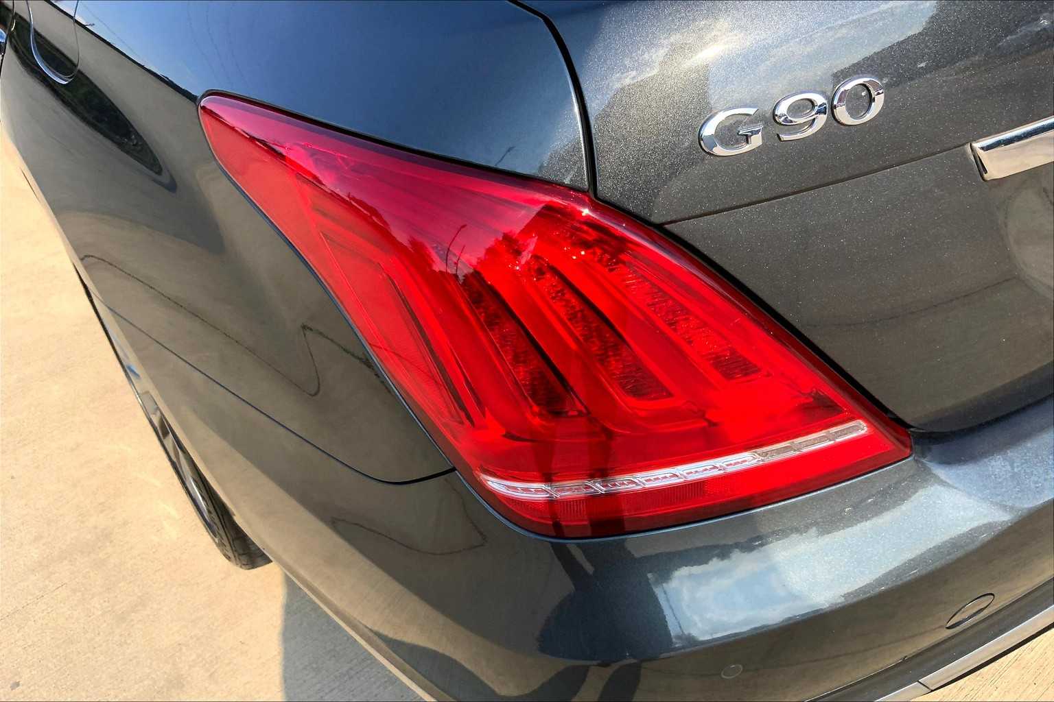 2019 Genesis G90 3.3T Premium photo 27