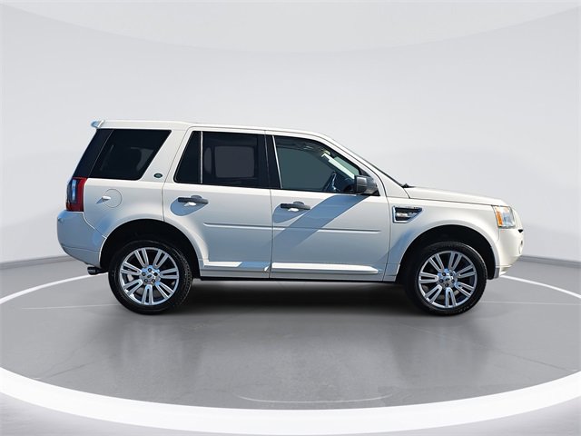 2009 Land Rover LR2 HSE photo 2