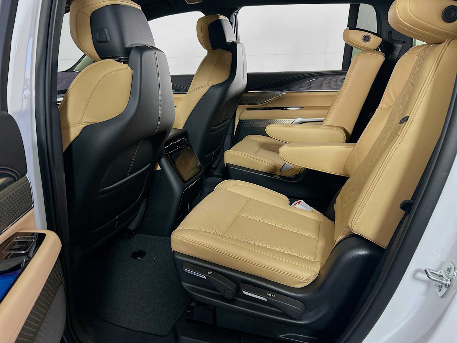 2025 Cadillac Escalade IQ Sport photo 3