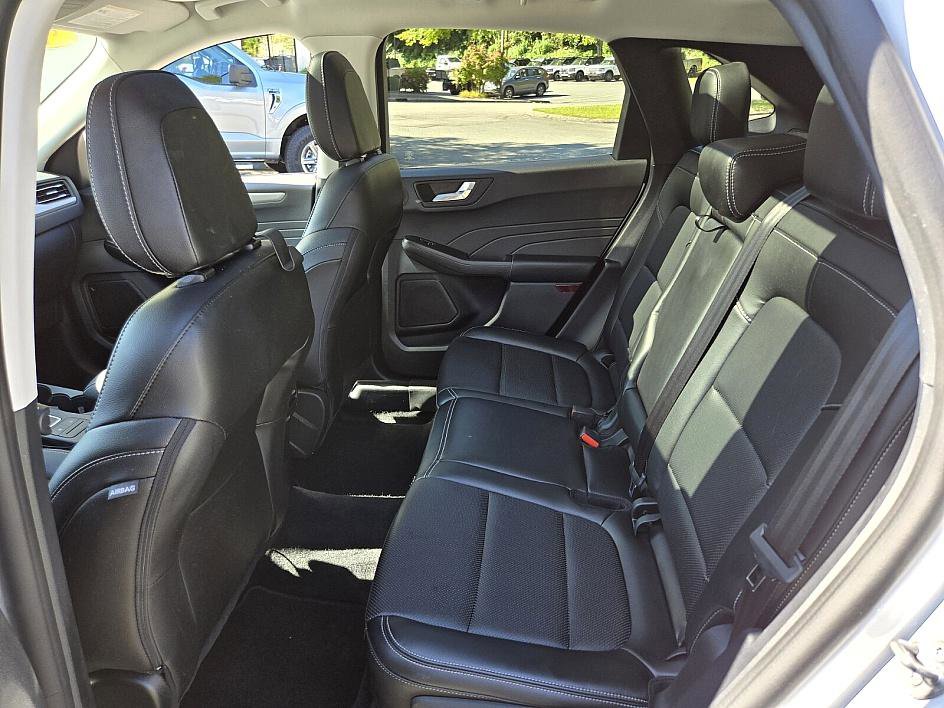 2022 Ford Escape SEL photo 12