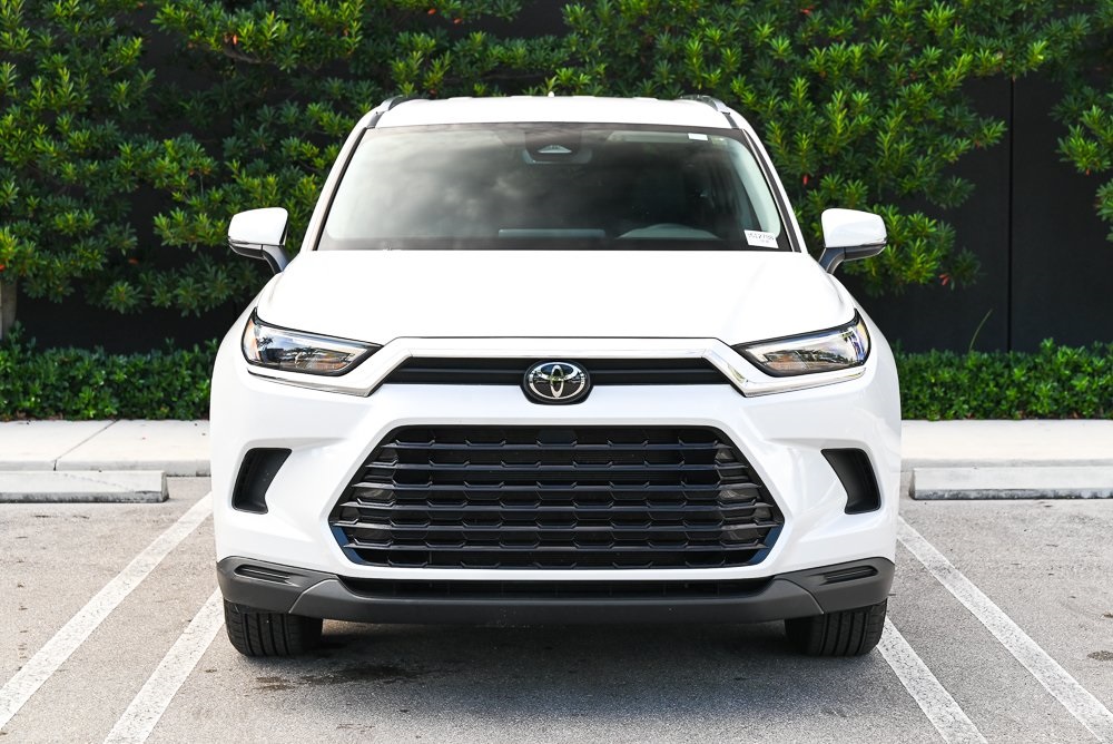 2024 Toyota Grand Highlander XLE photo 2