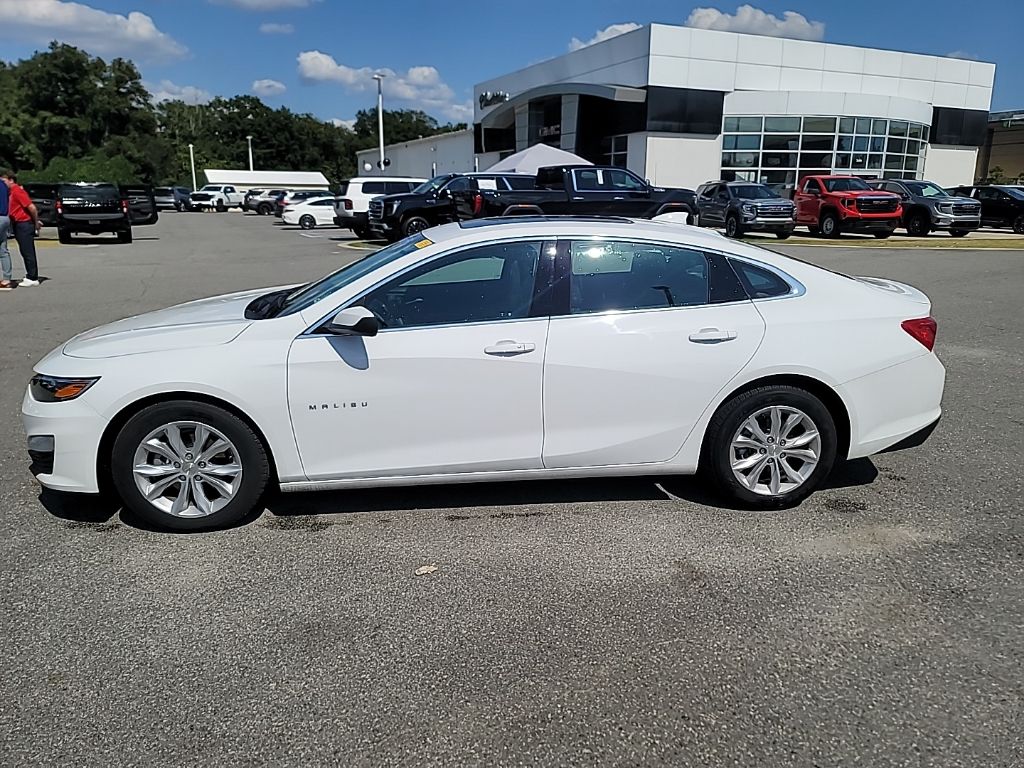 2024 Chevrolet Malibu 1LT photo 3