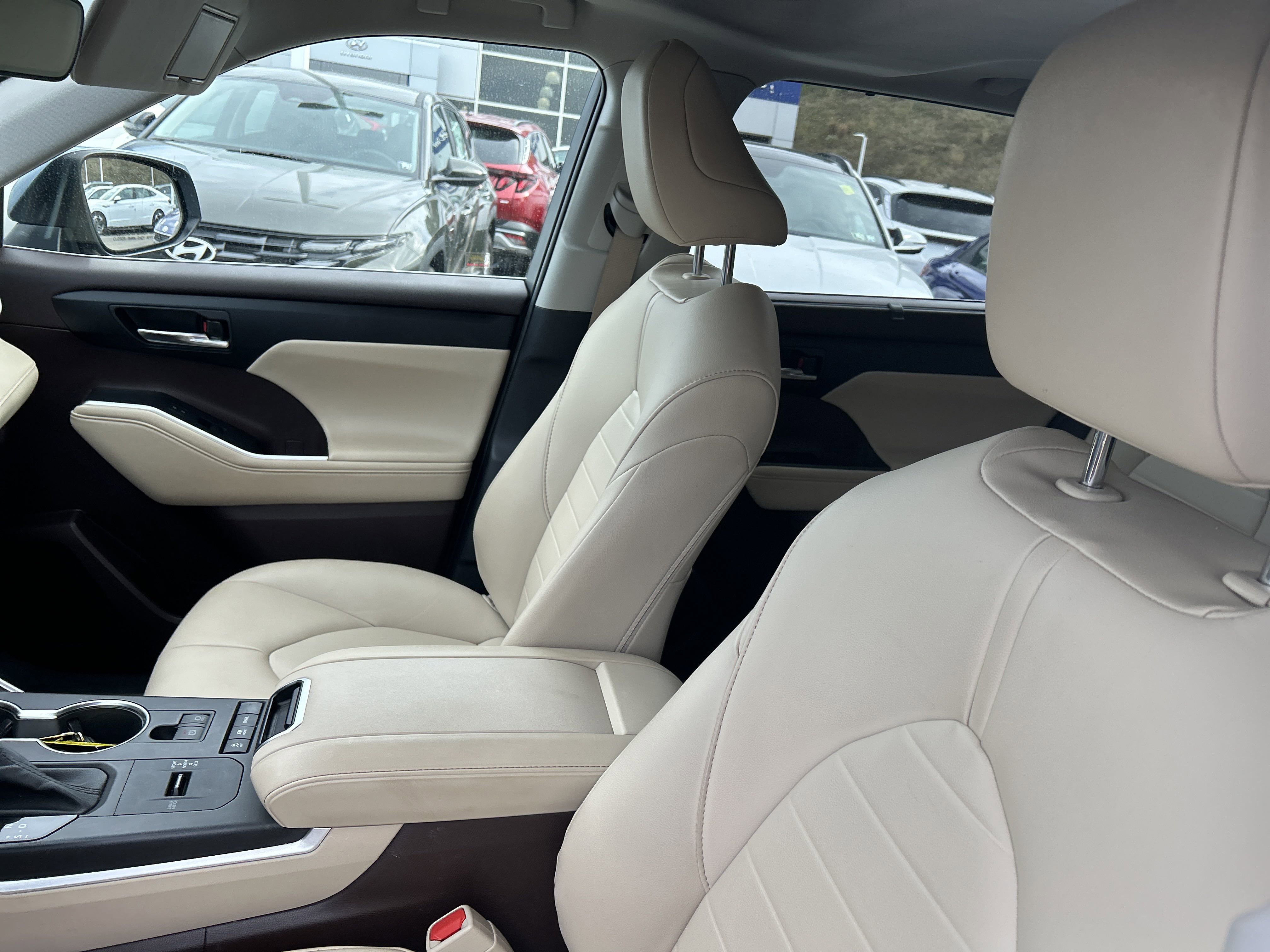 2020 Toyota Highlander Hybrid XLE photo 5