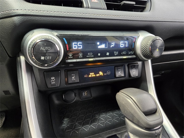 2023 Toyota RAV4 XLE photo 26