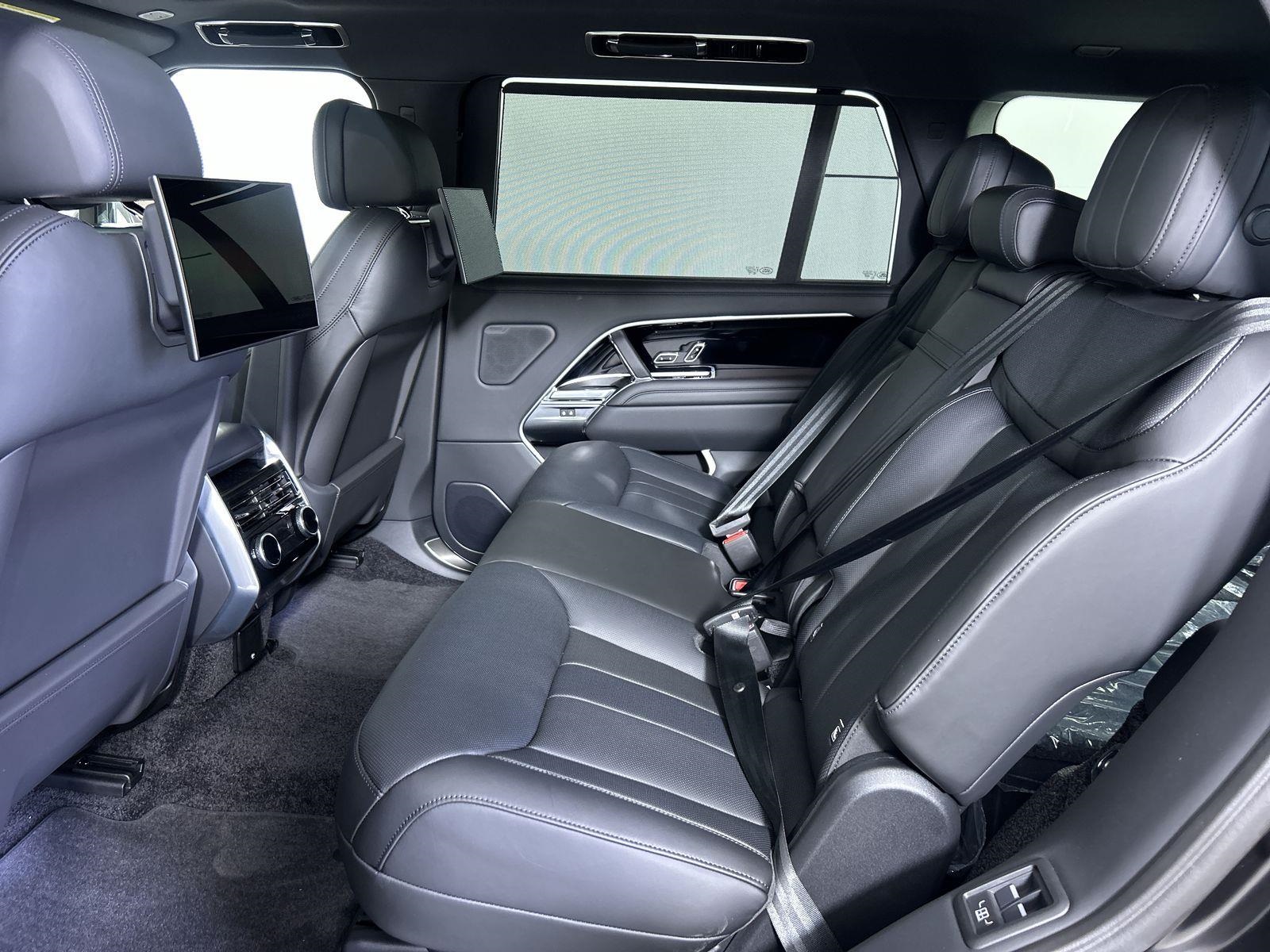 2025 Land Rover Range Rover SE photo 23