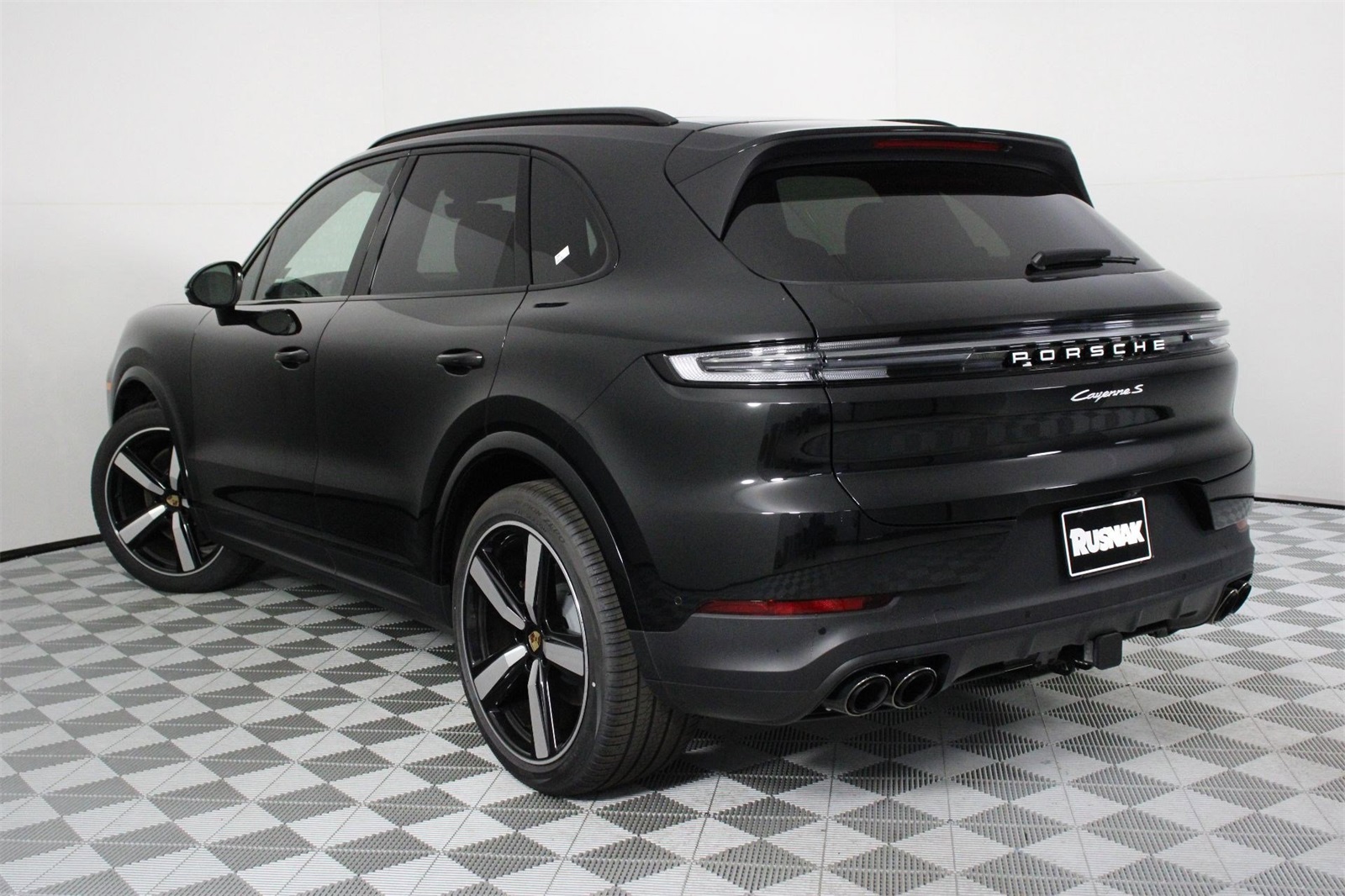 2025 Porsche Cayenne S photo 3