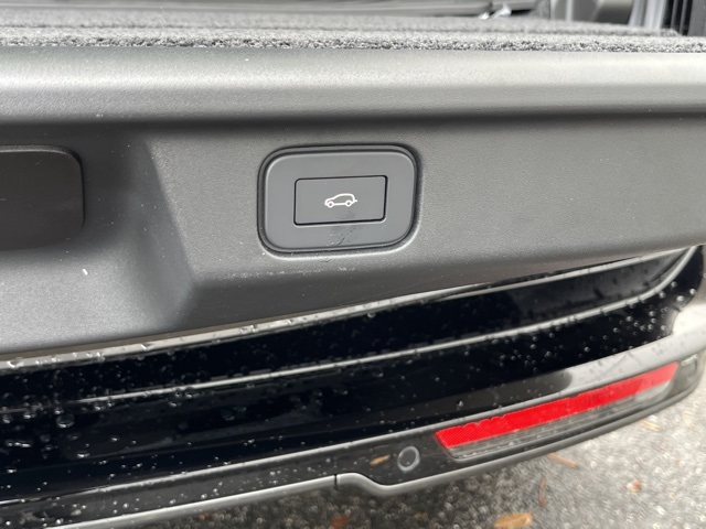 2025 Land Rover Range Rover SE photo 16