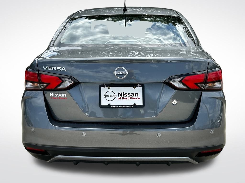 2025 Nissan Versa S photo 5