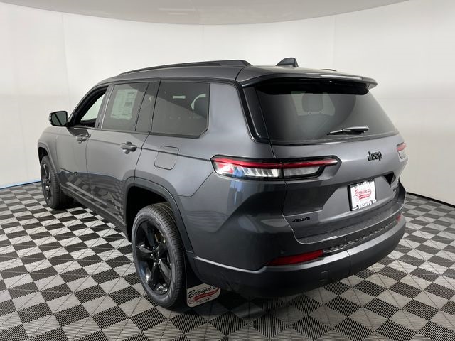2025 Jeep Grand Cherokee Limited photo 3