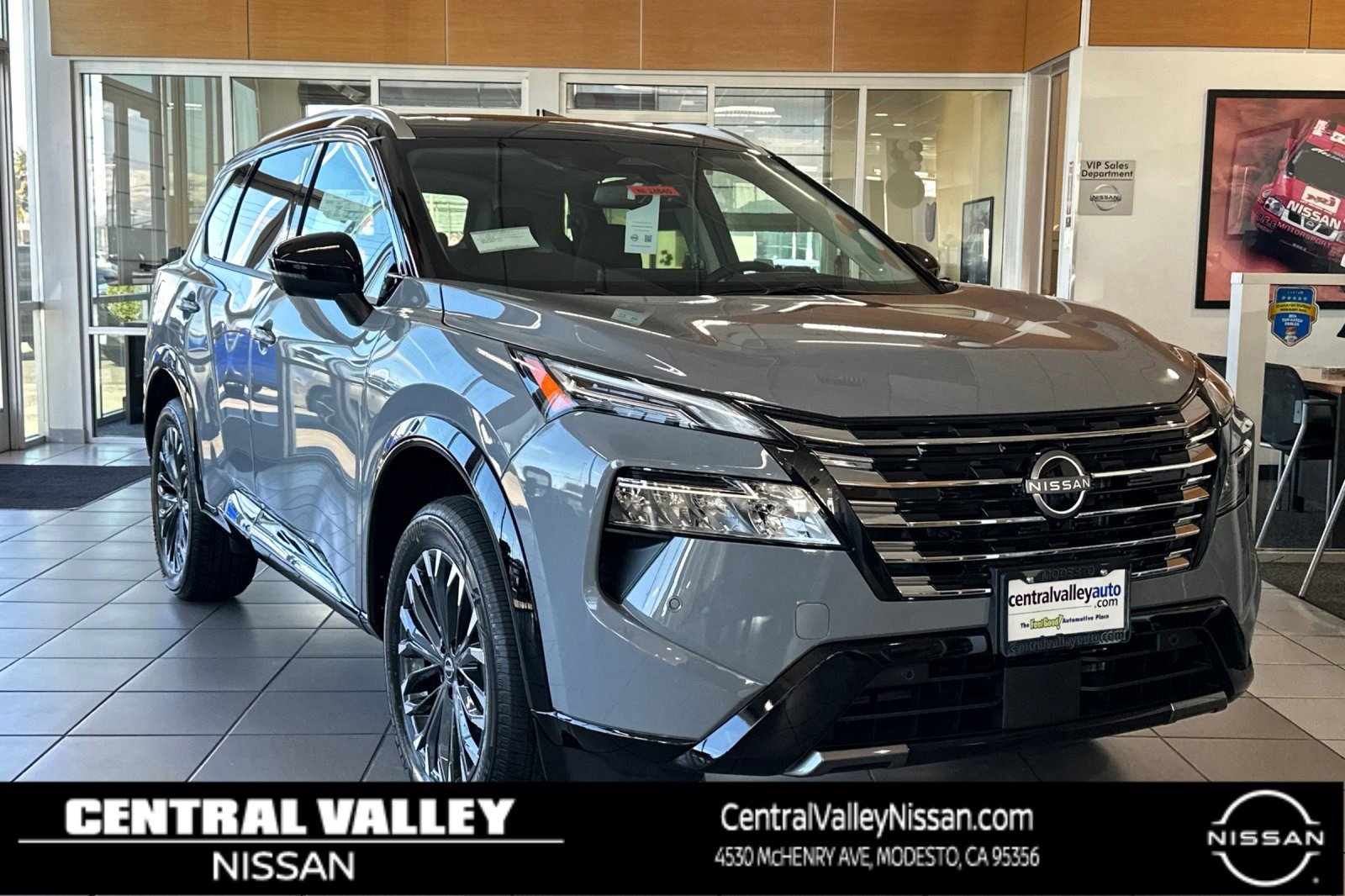 2026 Nissan Rogue Platinum's photo