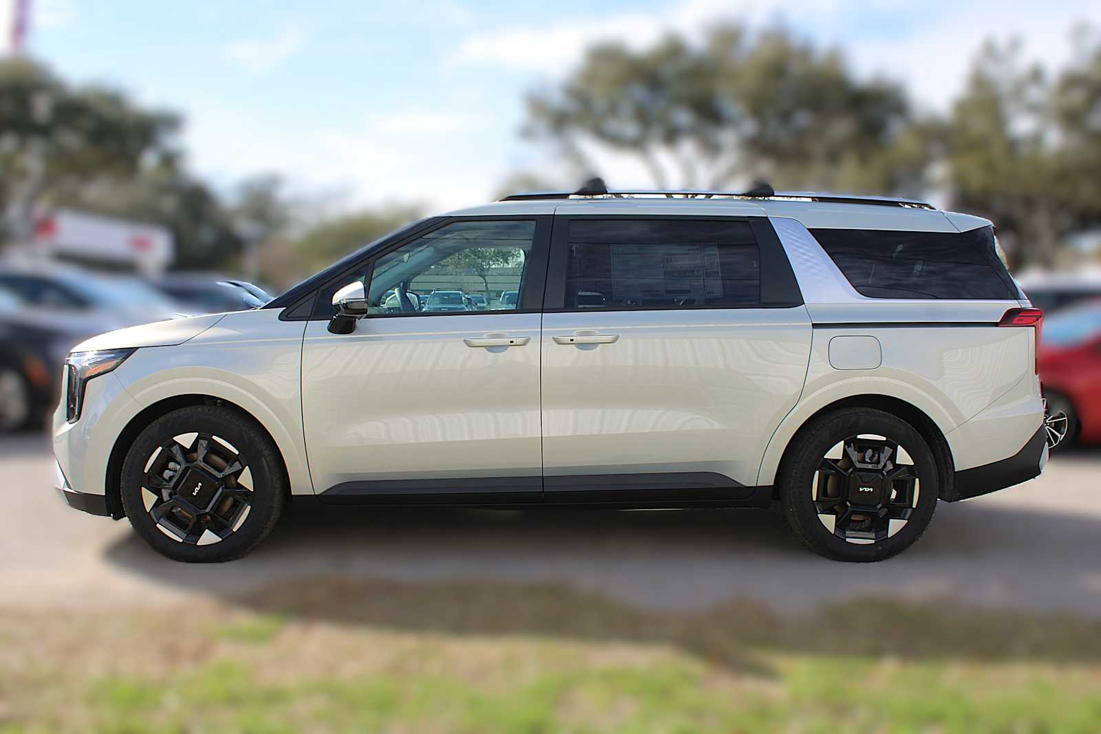 2025 Kia Carnival EX photo 14