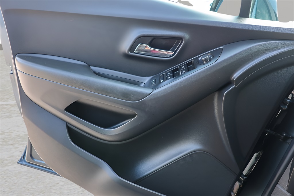 2021 Chevrolet Trax LT photo 16