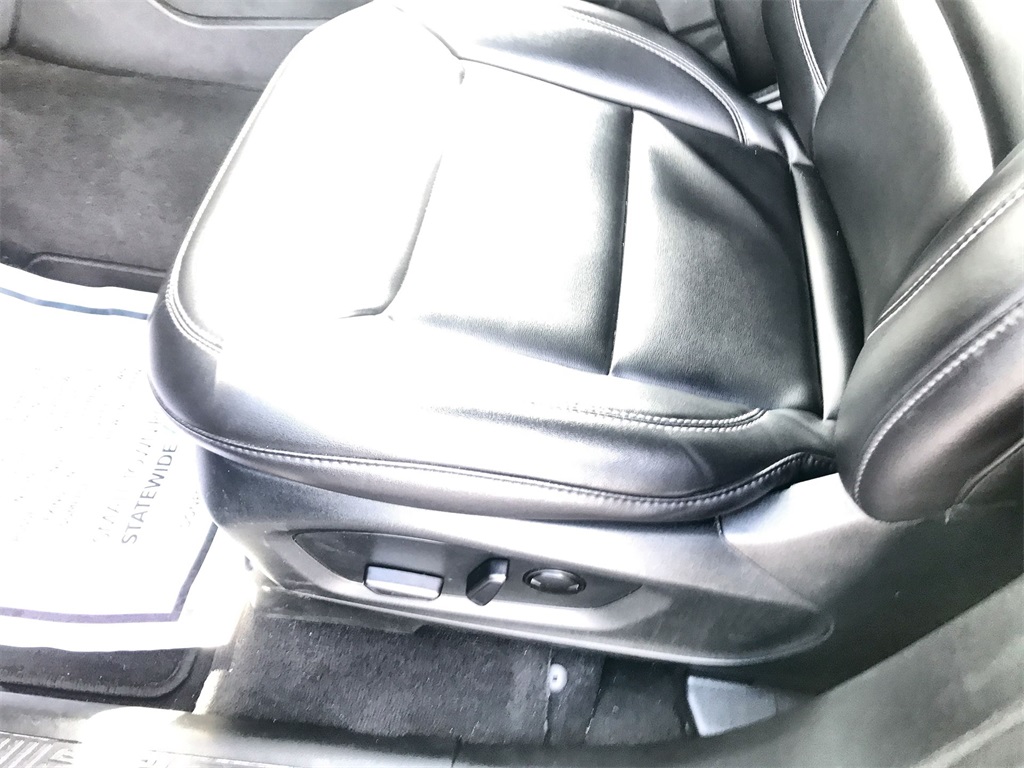 2023 Ford Explorer XLT photo 12
