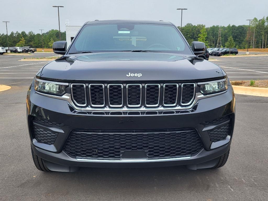 2024 Jeep Grand Cherokee Laredo photo 2
