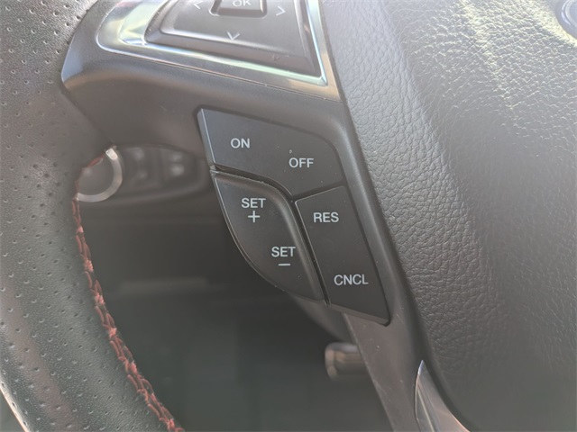 2021 Ford Edge ST photo 15
