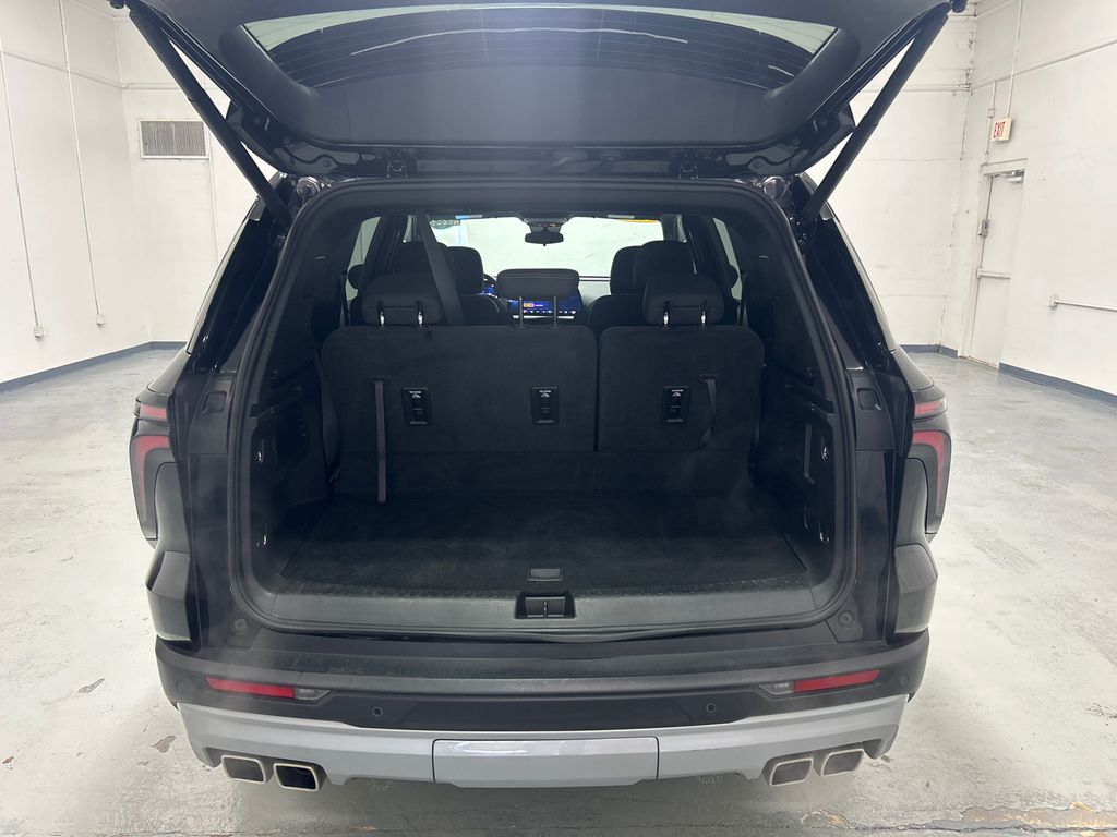 2025 Chevrolet Traverse photo 4