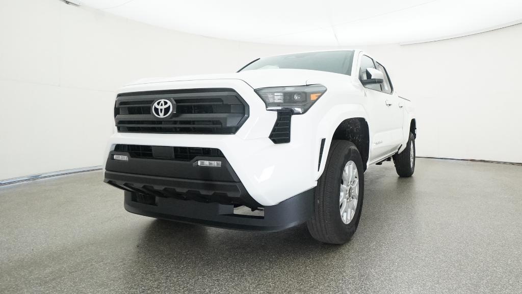2025 Toyota Tacoma SR5 photo 3