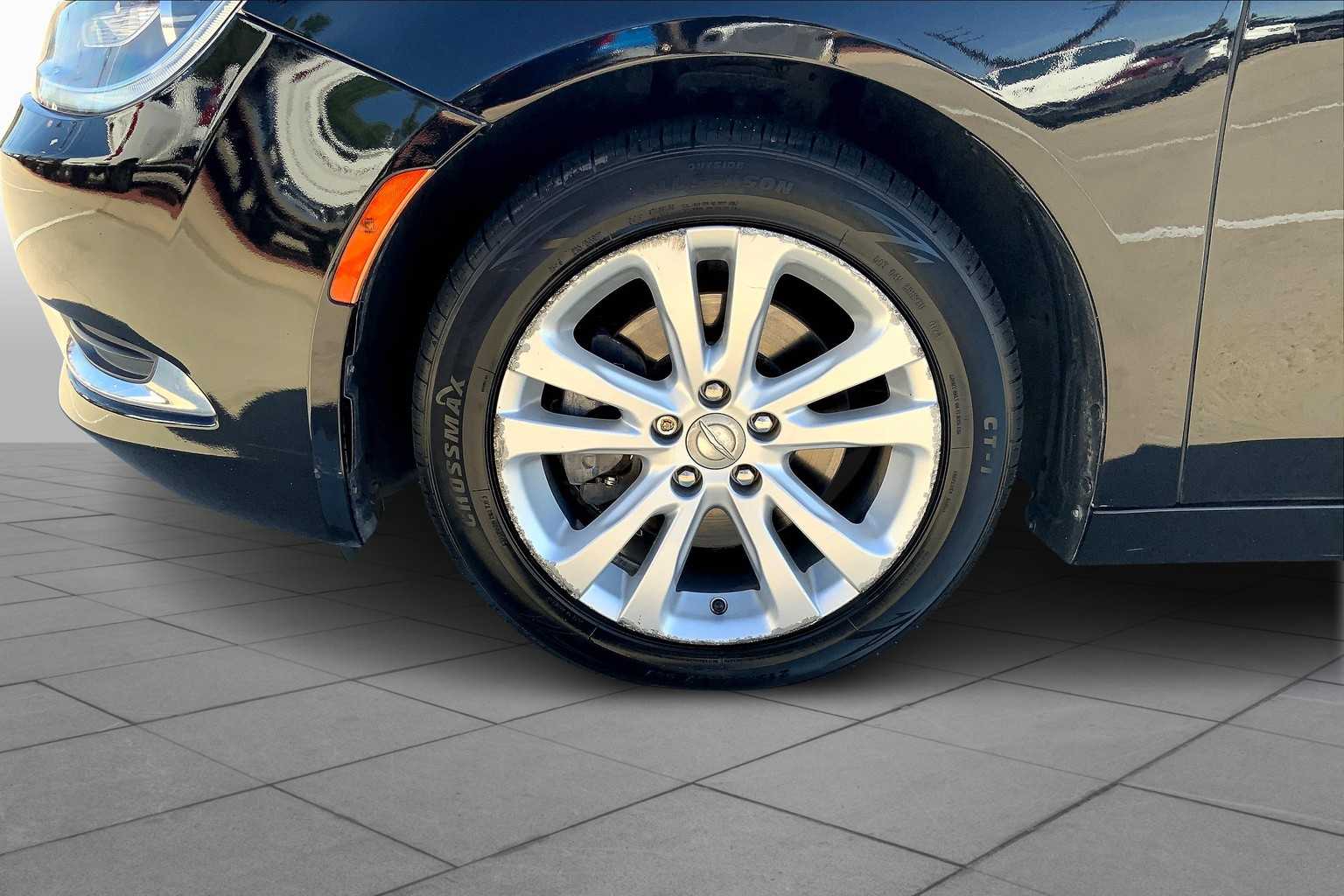 2016 Chrysler 200 Limited photo 10