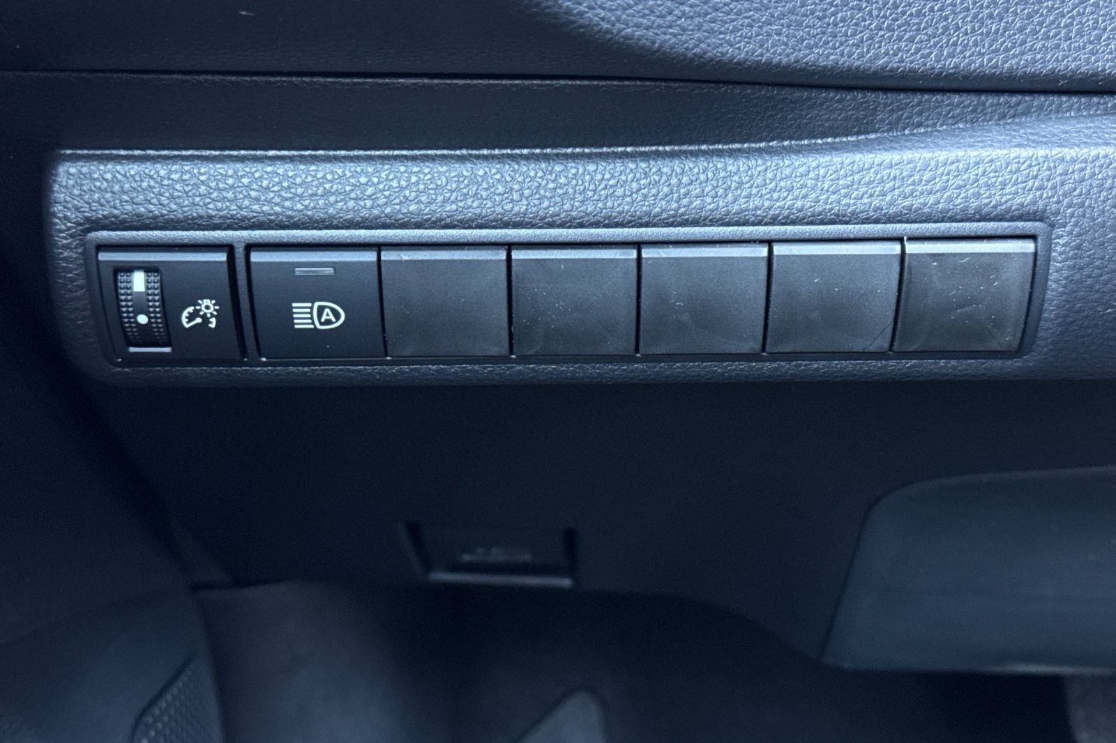 2025 Toyota Corolla LE photo 27