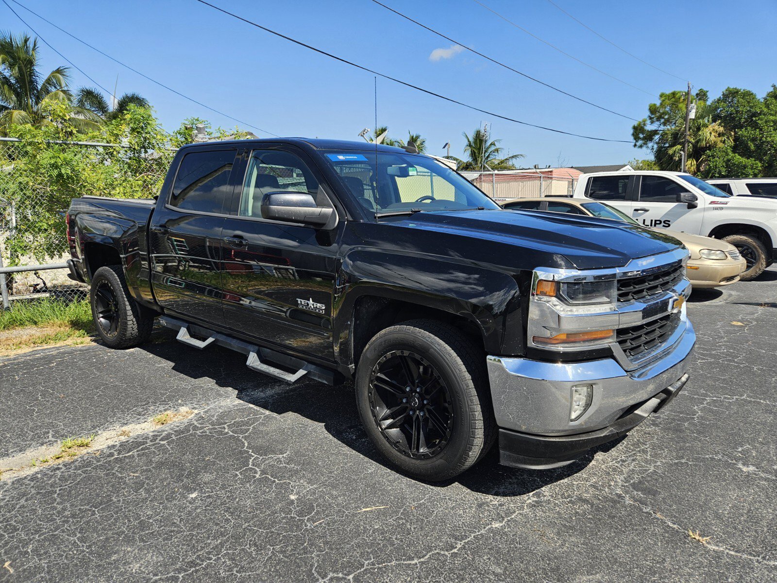 2017 Chevrolet Silverado 1500 LT photo 3